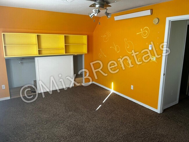 Dormitorio 2 - 807 S Main St
