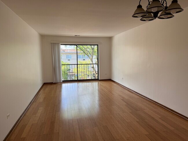 Foto del edificio - 7427 N Western Ave