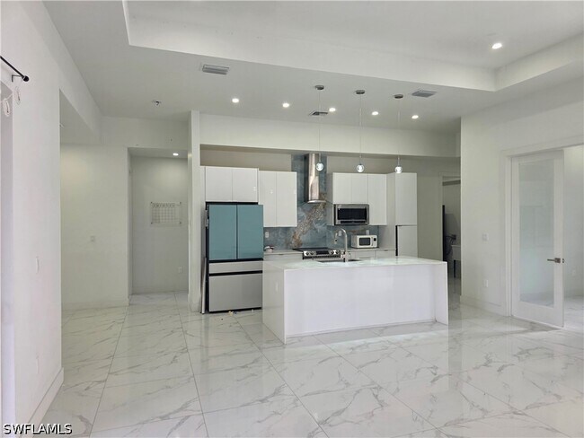 Foto del edificio - 331 Nelson Rd N
