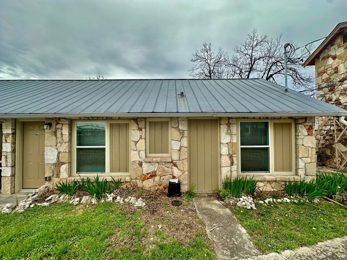 16 Orange Cir, Kerrville, TX 78028 House Rental in Kerrville, TX