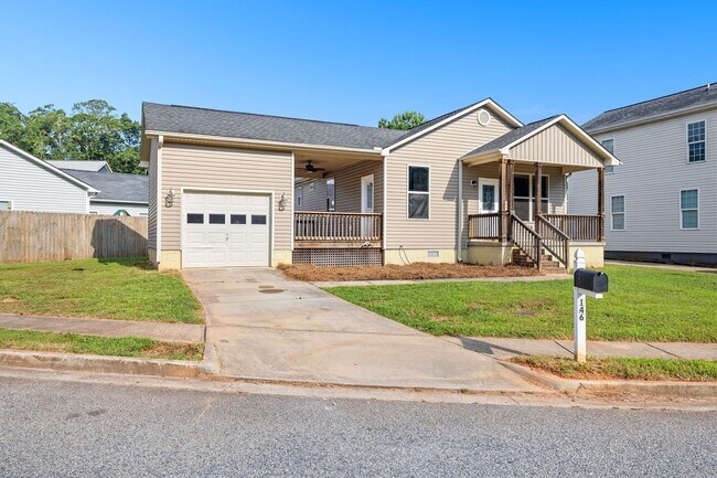 Foto del edificio - 3 Bedroom Home Walkable to Downtown Zebulon