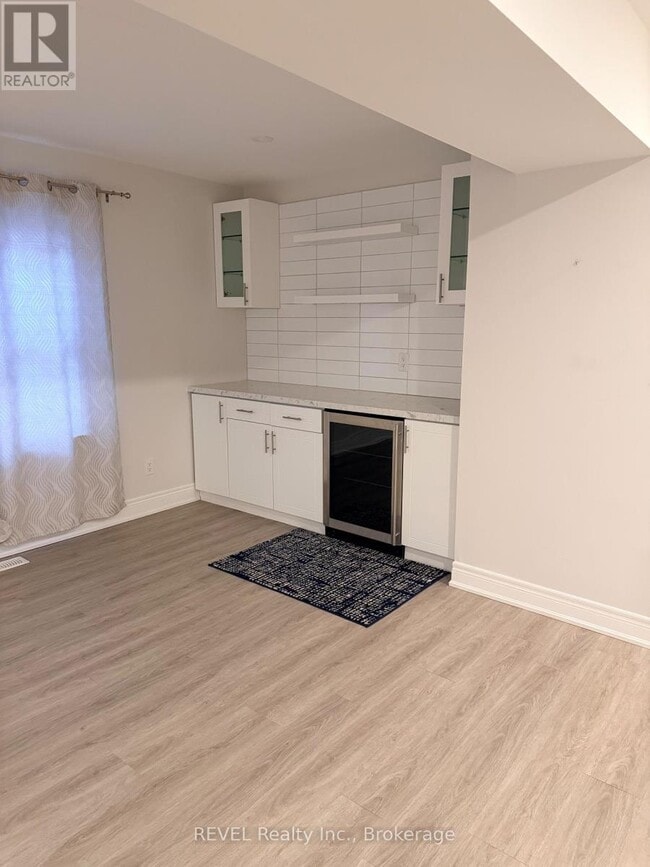 Building Photo - 23 Hazel St