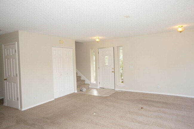 Foto del edificio - SE Jewel! Spacious living!