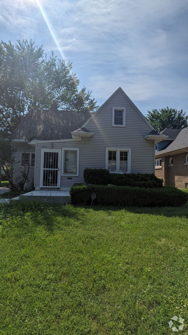 Building Photo - 2333 N 60th St