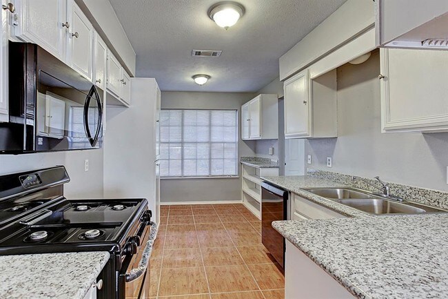 Building Photo - 7126 Kings Dr