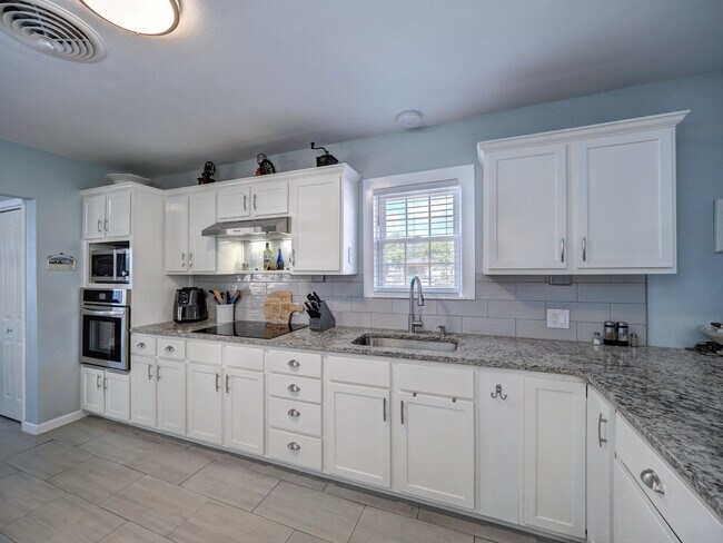 Foto del edificio - 341 W Greenwood Ave