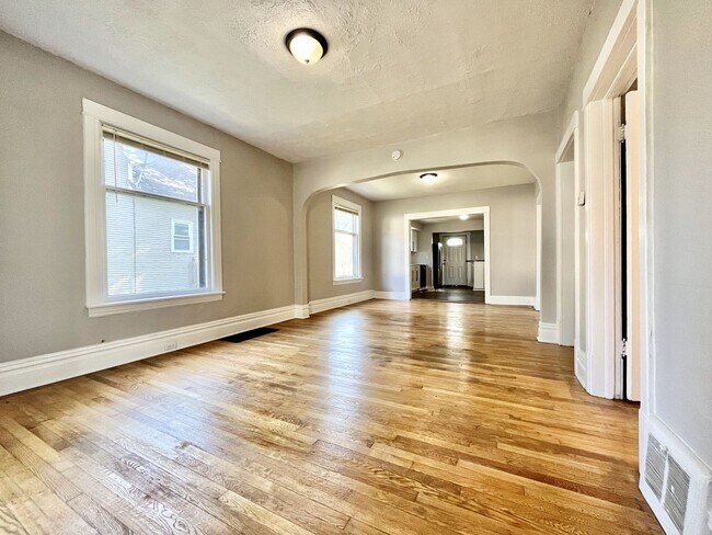 Foto del edificio - Five Bedroom Home in Muskegon