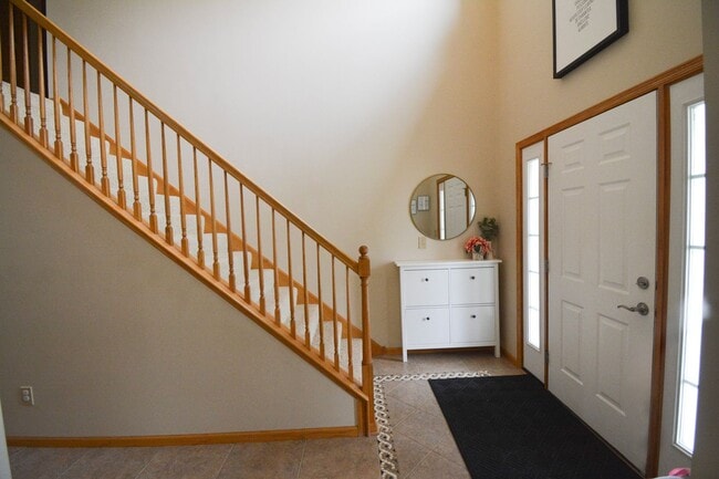 Building Photo - Spacious 4 Bed, 3.5 Bath Home For Rent in ...