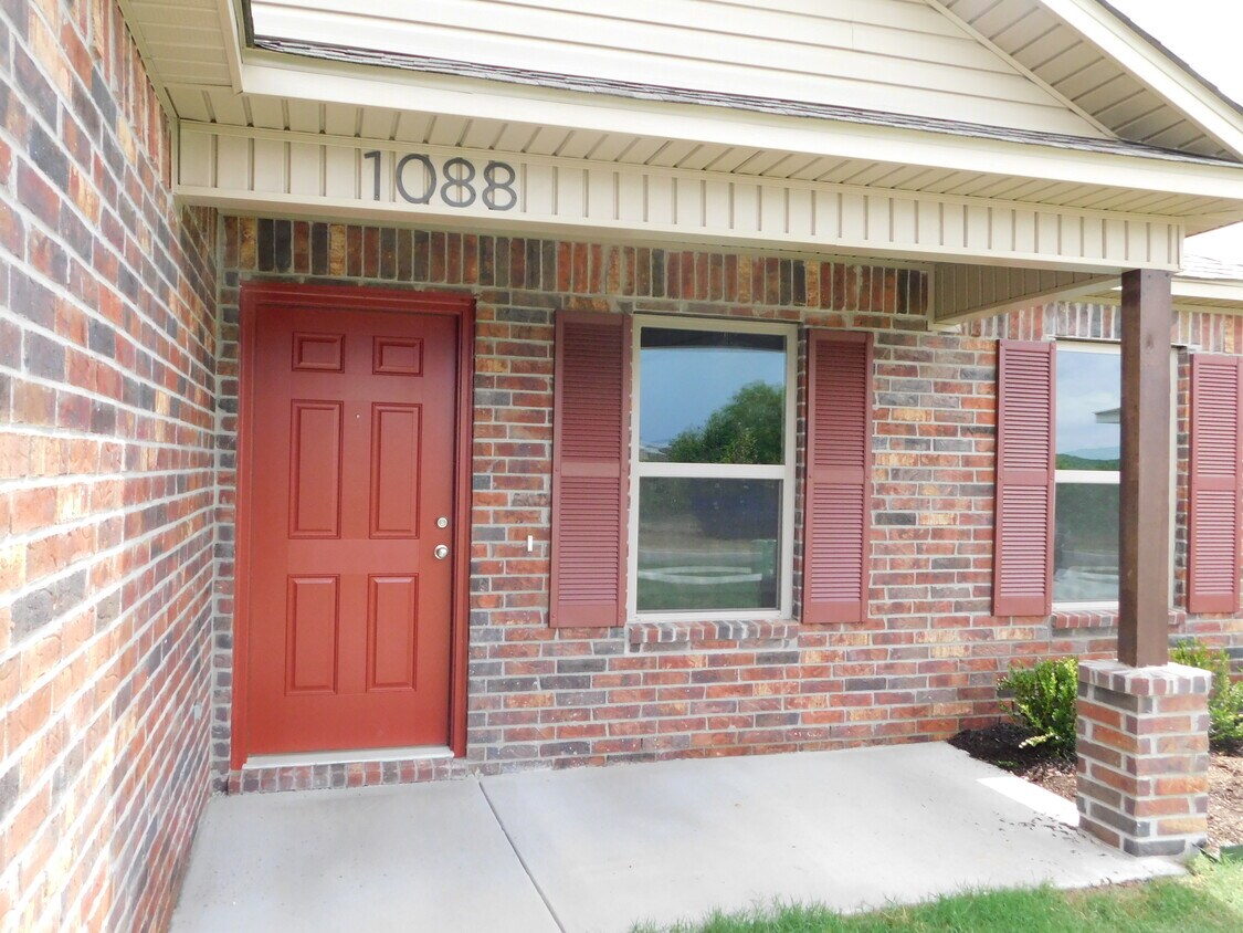 Primary Photo - 1088 S Jaybird Lane