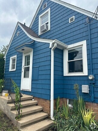 Building Photo - 420 20th St NE