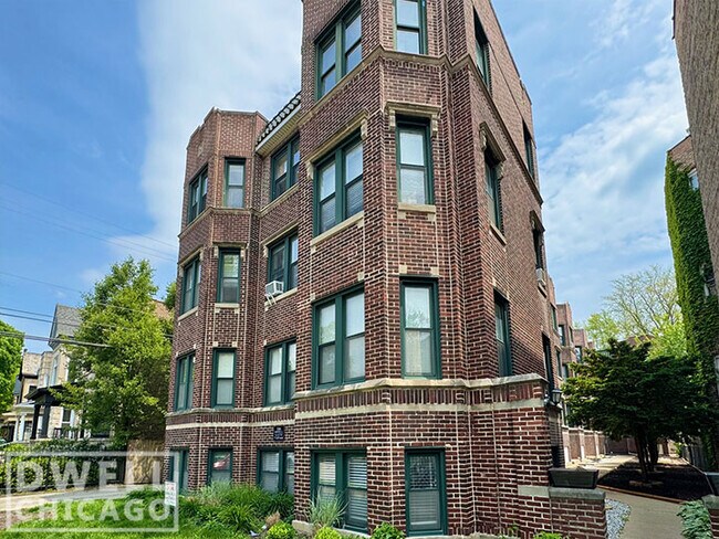 Foto del edificio - 3816 N Greenview Ave
