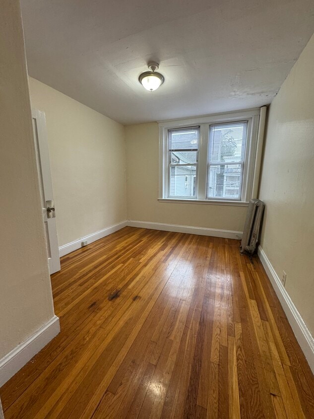 Primary Photo - 5 Barrows St