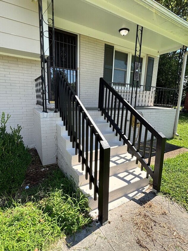 Foto del edificio - Pet friendly with fenced yard!