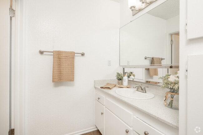 1BR, 1BA - 710SF - Bathroom - Newport Village Apartments