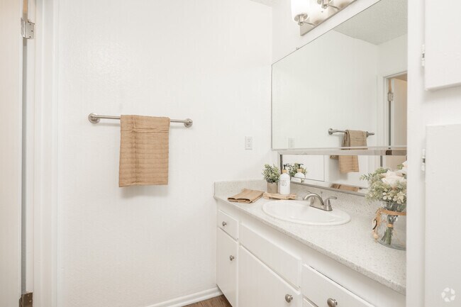 1BR, 1BA - 710SF - Bathroom - Newport Village Apartments