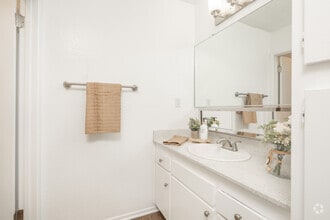 1BR, 1BA - 710SF - Bathroom - Newport Village Apartments