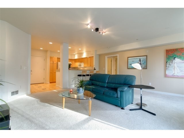 Foto del edificio - Charming 1 Bed 1 Bath Condo in Downtown Be...