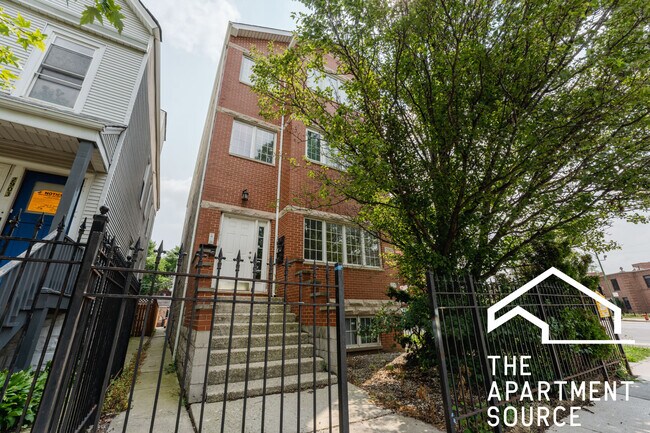 Foto del edificio - 2901 N Hoyne Ave