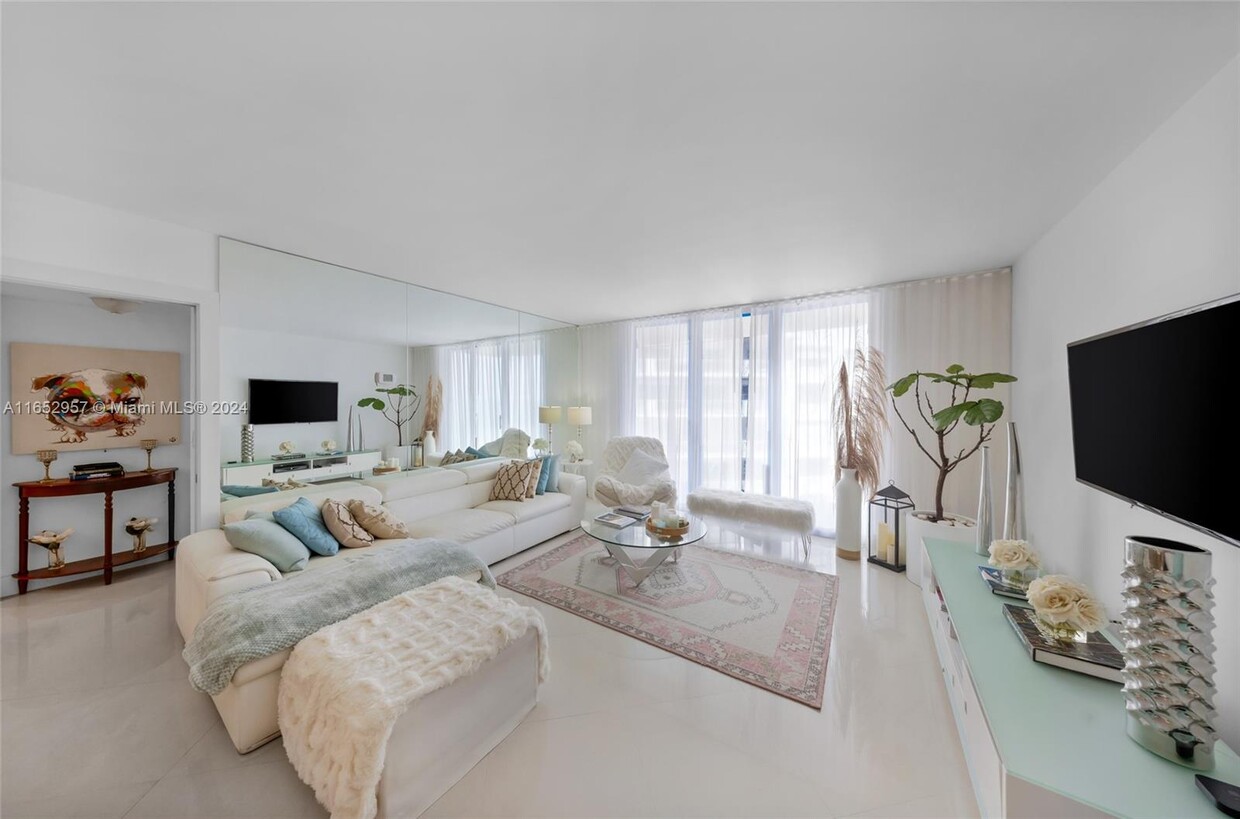 Foto principal - 9801 Collins Ave