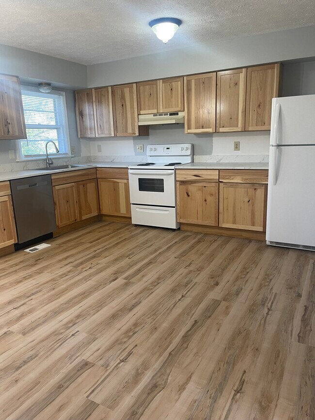 Foto del edificio - 16 Hughes Ave