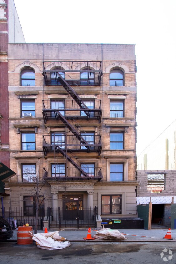 Building Photo - 310 W 112th St