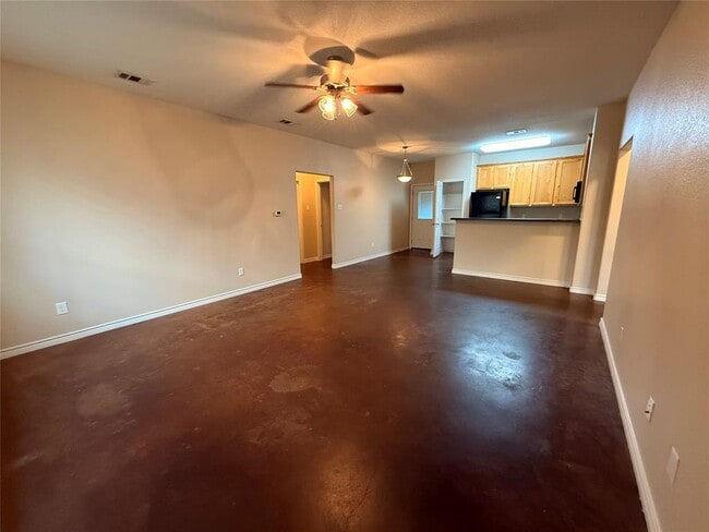 Building Photo - 121 Flat Creek Dr