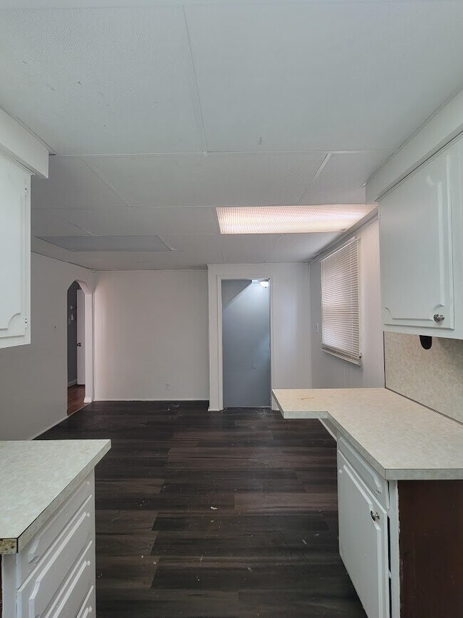 Building Photo - 9600 Artesian St