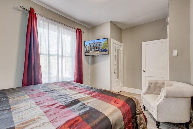 Building Photo - 1441 N Humboldt St