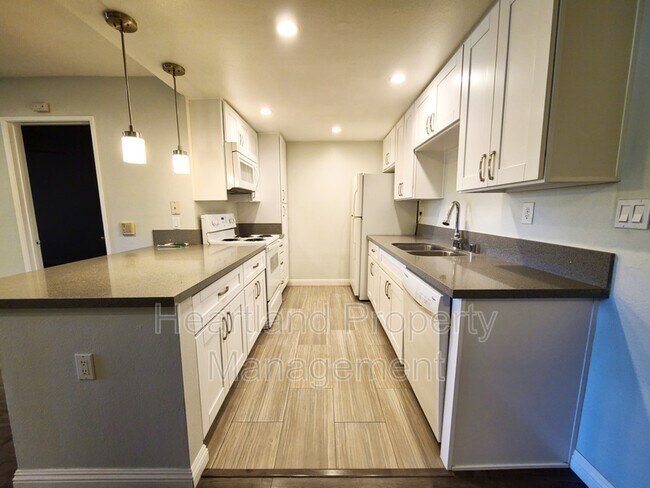 Foto del edificio - 219 Woodland Pkwy