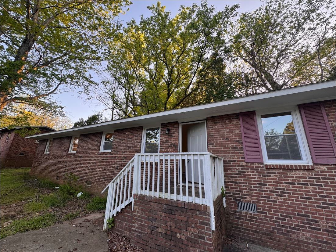 Foto principal - Cozy 2BR Home Minutes from Downtown Greenv...