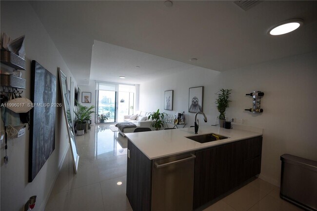Foto del edificio - 488 NE 18th St