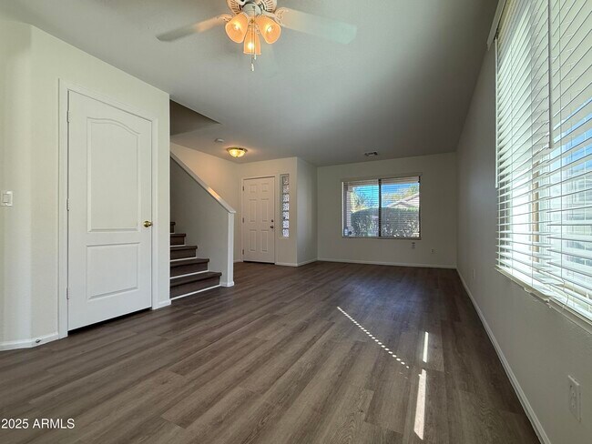 Foto del edificio - 957 Mountain View Rd