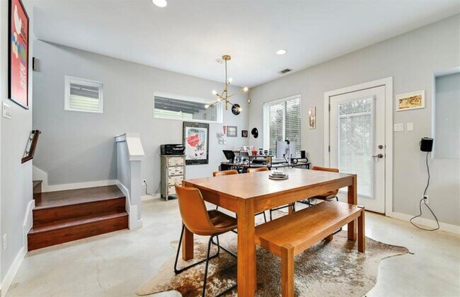 Building Photo - 3505 Villa Ct
