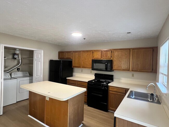 Foto del edificio - 5820 Springfish Pl