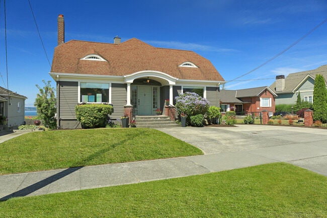 Building Photo - 1112 Grand Ave