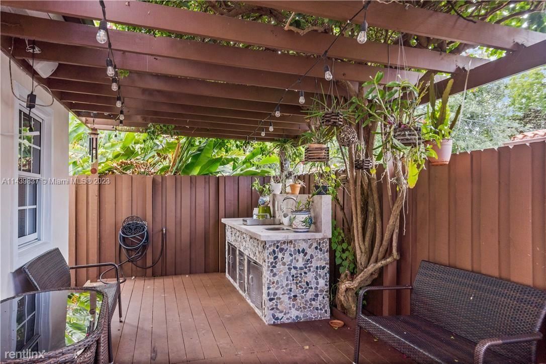 Primary Photo - 3 br, 2 bath House - 4055 SW 7th St