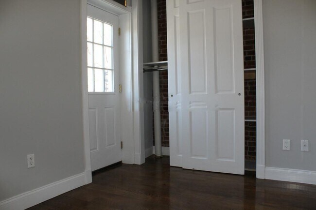 Building Photo - 724 10th Ave