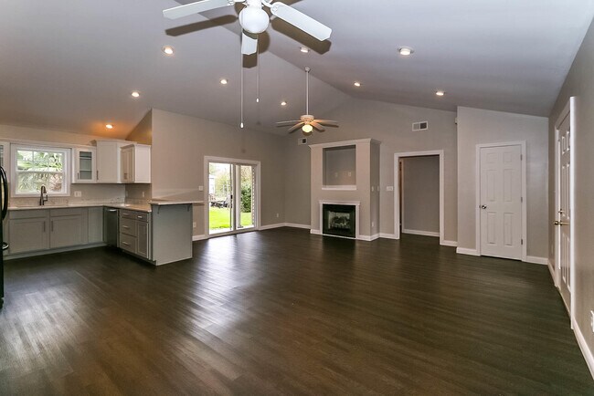 Building Photo - 125 S Park Ln