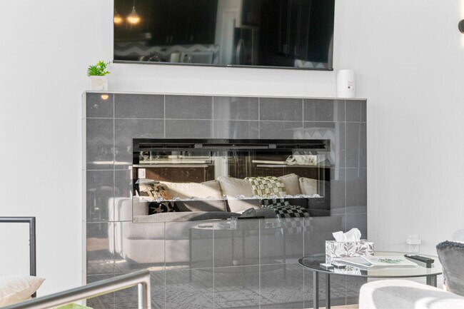 Building Photo - 153 Lucas Way NW