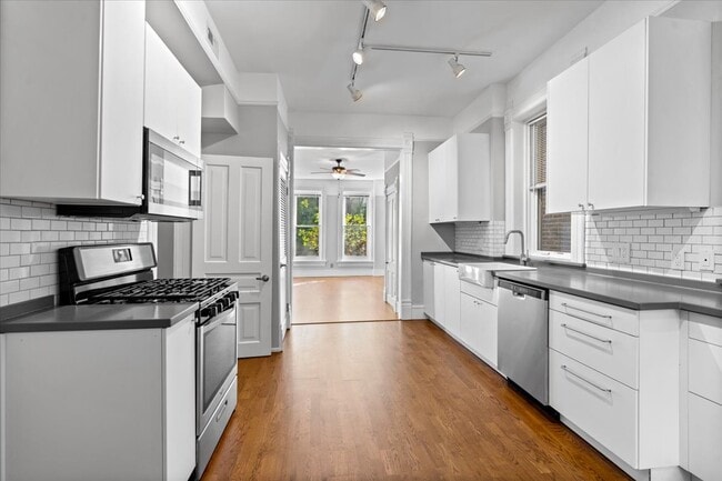 Foto del edificio - 1102 N Wolcott Ave