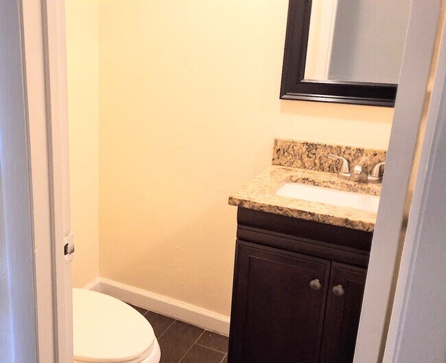 Foto del edificio - Stunning all remodeled 2/1.5 condo with Am...