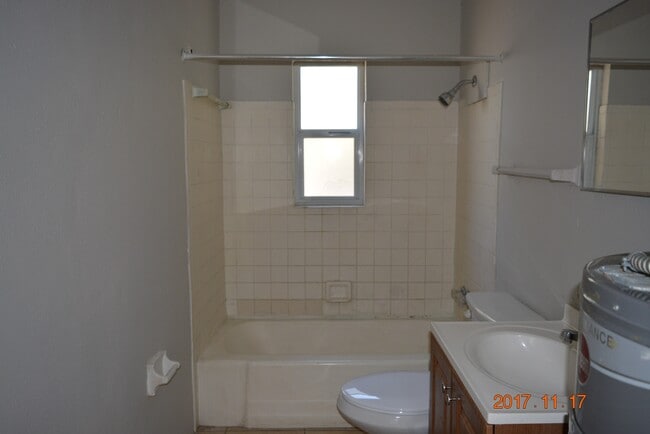Building Photo - 1010 Beecher St