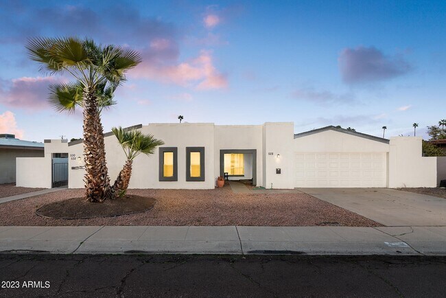 Building Photo - 530 W La Jolla Dr