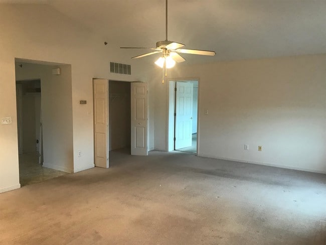 Building Photo - 24 Rosette Ln