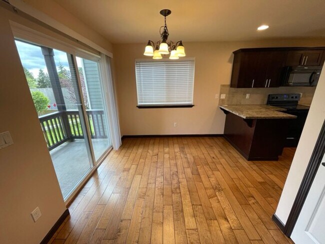 Building Photo - Extremely Gorgeous 3 Bedroom Home for Rent...