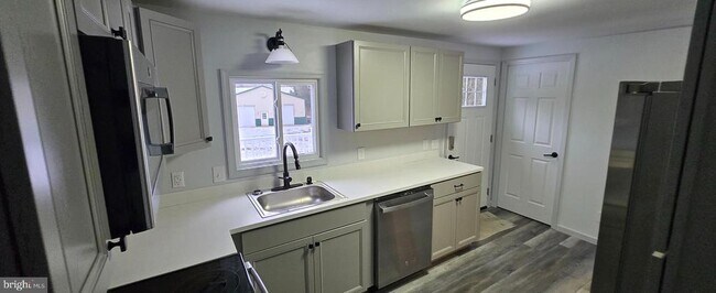 Foto del edificio - 1040 Chestnut Rd