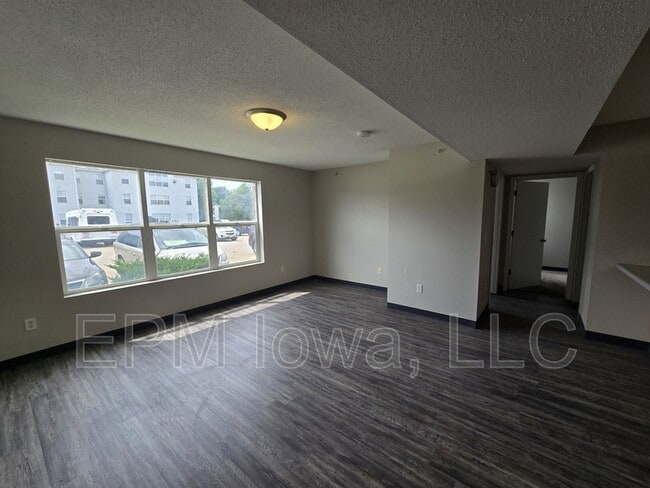Building Photo - 60 Miller Ave SW