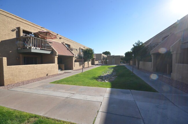 Building Photo - 1224 E Evergreen St