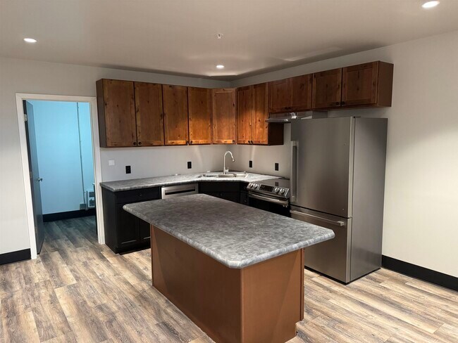 Foto del edificio - 824 W 8th St