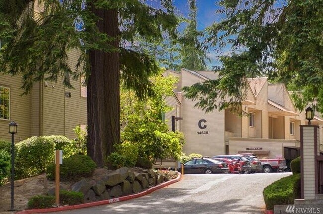 Building Photo - 14636 NE 45th St